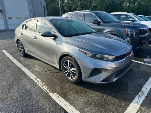Used 2022 Kia Forte LXS FWD image 2