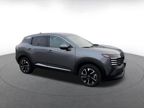 Used 2025 Nissan Kicks SV image 2