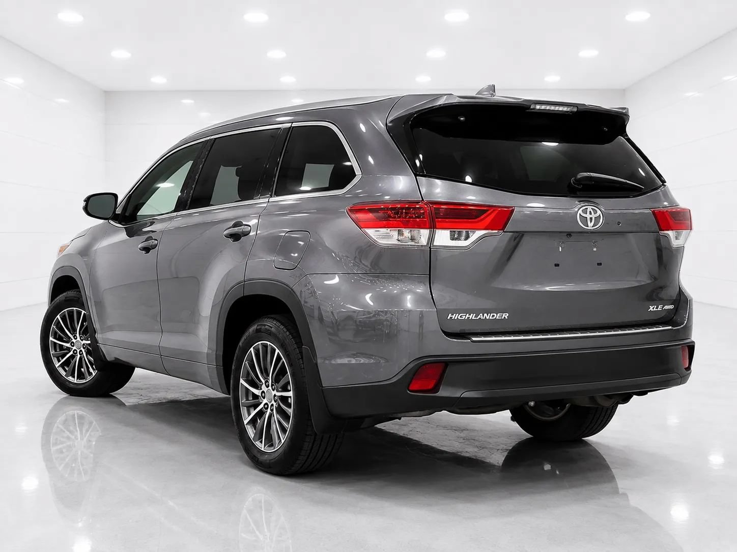 Used 2018 Toyota Highlander XLE w/ Protection Package #3 AWD/4WD image 3