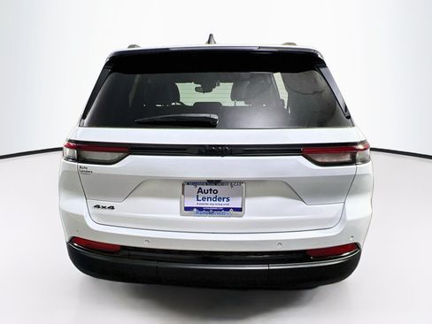Used 2023 Jeep Grand Cherokee Altitude AWD/4WD image 6