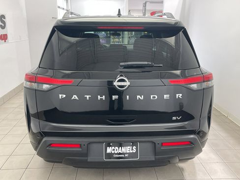 Used 2024 Nissan Pathfinder SV image 5