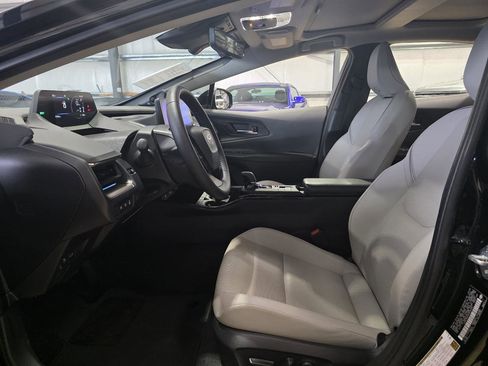 Used 2024 Toyota Prius Limited w/ Limited Premium Package FWD image 10