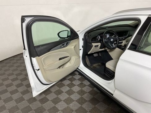 Used 2018 Buick Regal Preferred w/ Sights and Sounds Package image 18