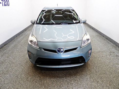 Used 2015 Toyota Prius Two FWD image 2