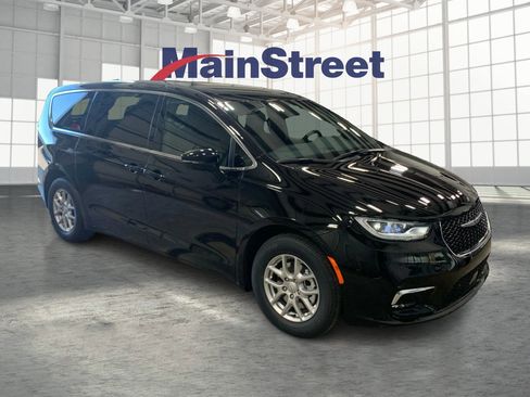 New 2026 Chrysler Pacifica Select image 7