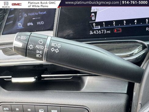 Used 2024 Cadillac Escalade Premium Luxury image 23