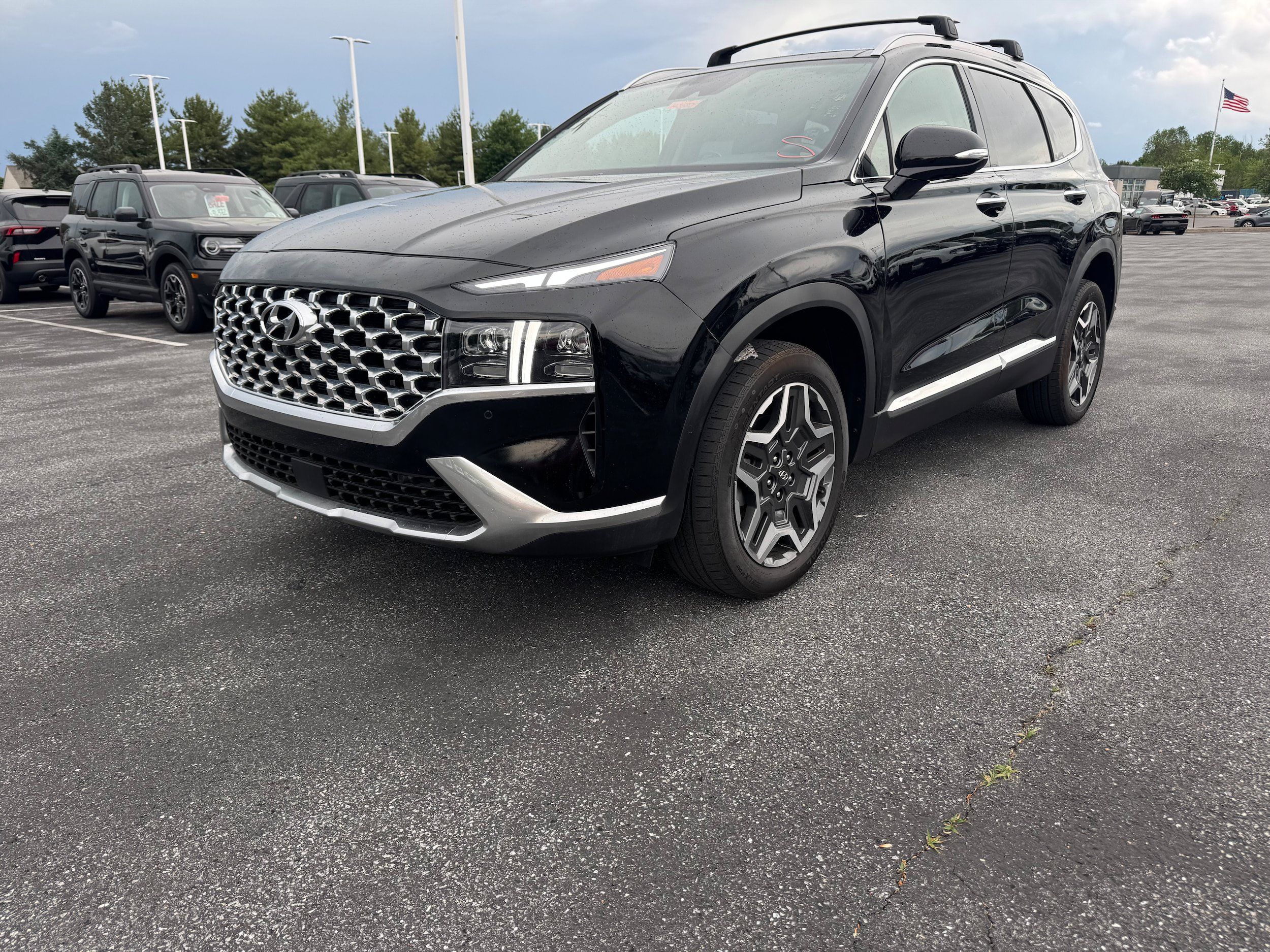 Used 2023 Hyundai Santa Fe Limited AWD/4WD image 2