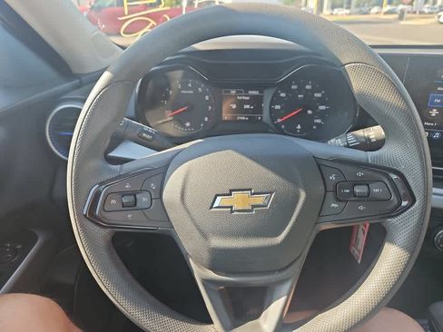 Used 2025 Chevrolet Trax LS w/ Driver Confidence Package FWD image 15