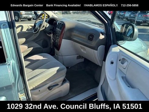 Used 2005 Chrysler Town & Country LX w/ Popular Equipment Group II FWD image 10