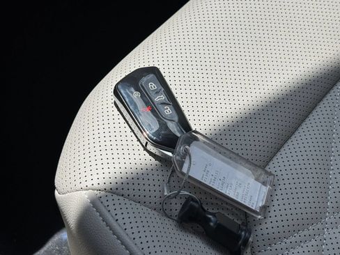 Used 2026 Volkswagen Atlas SE FWD image 21
