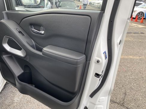 Used 2023 Nissan Frontier SV w/ Graphics Package RWD image 23