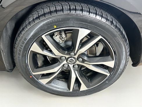 Used 2023 Volvo S60 B5 Plus FWD image 11