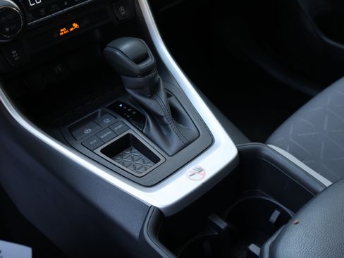 Used 2025 Toyota RAV4 XLE FWD image 27