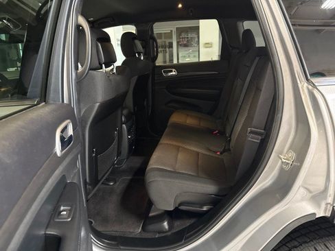Used 2018 Jeep Grand Cherokee Laredo AWD/4WD image 24