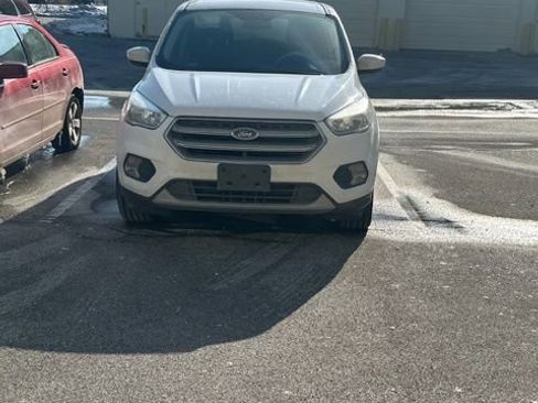 Used 2017 Ford Escape SE image 5