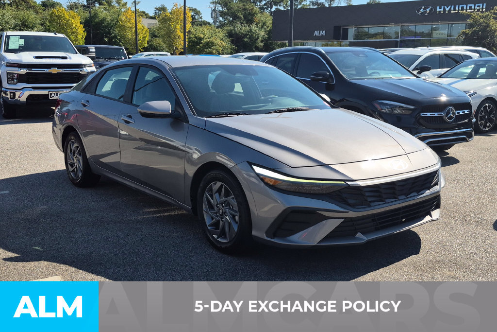 Certified 2024 Hyundai Elantra SEL FWD image 3