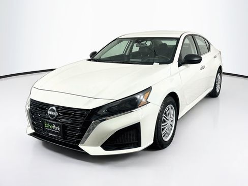 Used 2024 Nissan Altima 2.5 S FWD image 3