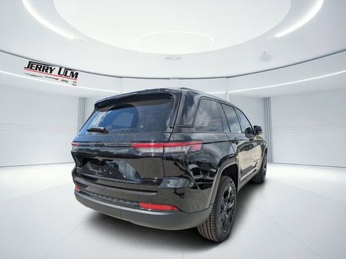 New 2025 Jeep Grand Cherokee Limited w/ Black Appearance Package image 3