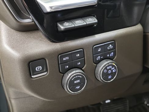 Used 2025 Chevrolet Silverado 2500 LTZ w/ LTZ Premium Package AWD/4WD image 28