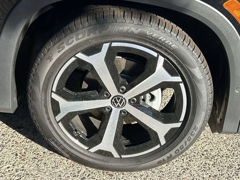 New 2026 Volkswagen Tiguan SE FWD image 6