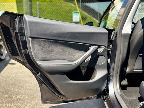 Used 2024 Tesla Model Y Long Range RWD image 67