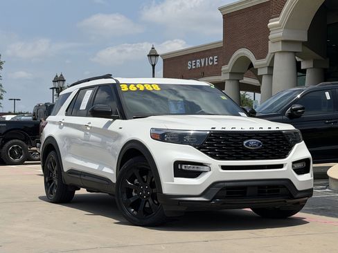 Certified 2023 Ford Explorer ST-Line w/ Class IV Trailer Tow Package RWD image 2