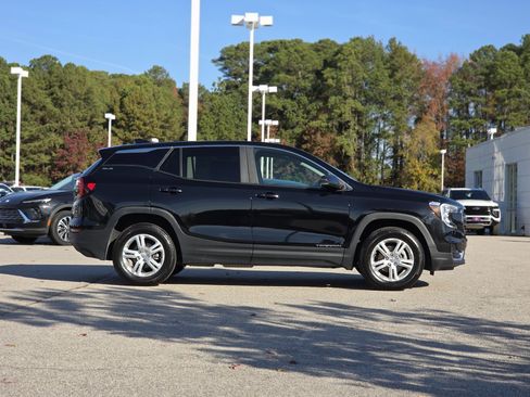 Used 2024 GMC Terrain SLE image 7