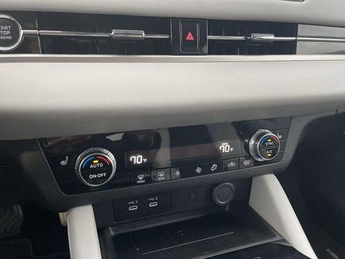 Used 2025 Mitsubishi Outlander SE image 26