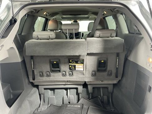 Used 2020 Toyota Sienna XLE Premium image 23