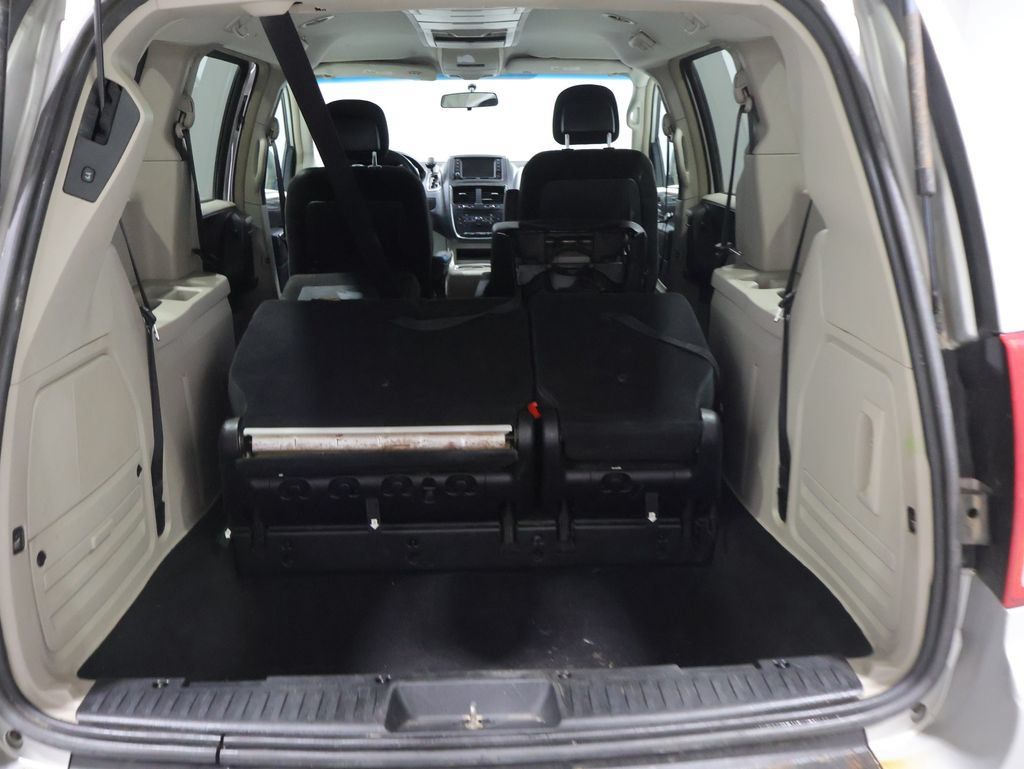 Used 2012 Dodge Grand Caravan Crew w/ Crew Value Pkg FWD image 14