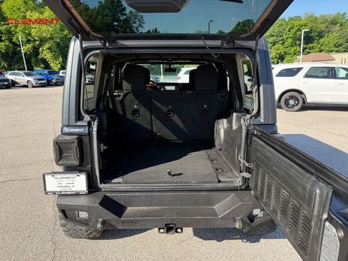 Used 2021 Jeep Wrangler Unlimited Rubicon AWD/4WD image 6