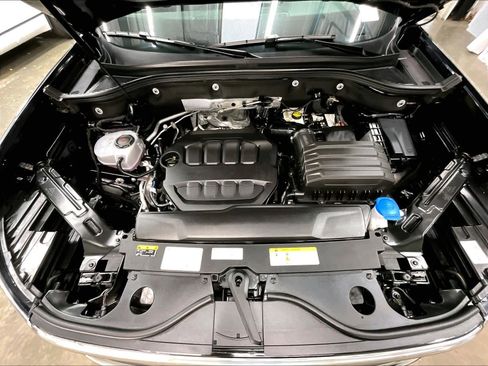 Used 2025 Volkswagen Atlas SE w/ Black Wheel Package image 13