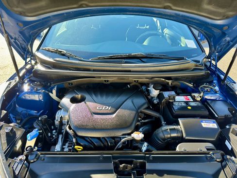 Used 2017 Hyundai Veloster Value Edition image 14