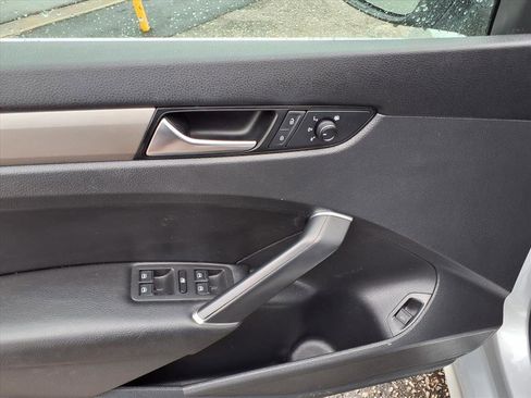 Used 2021 Volkswagen Passat 2.0T SE image 15