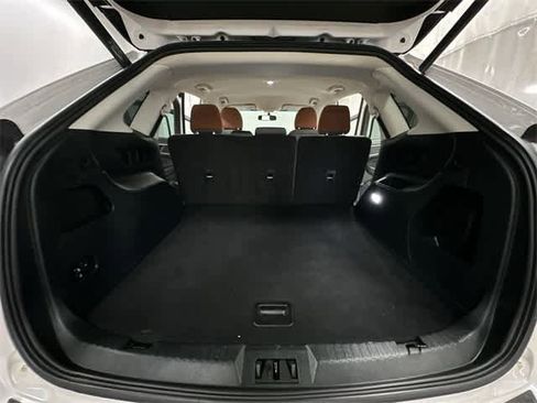 Used 2018 Ford Edge SEL image 24