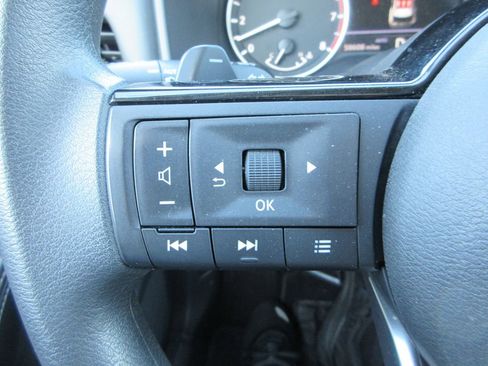 Used 2023 Nissan Rogue SV image 26