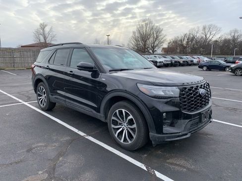 Used 2025 Ford Explorer ST-Line image 1