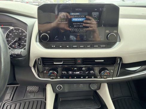 Used 2023 Nissan Rogue SL w/ SL Premium Package image 31