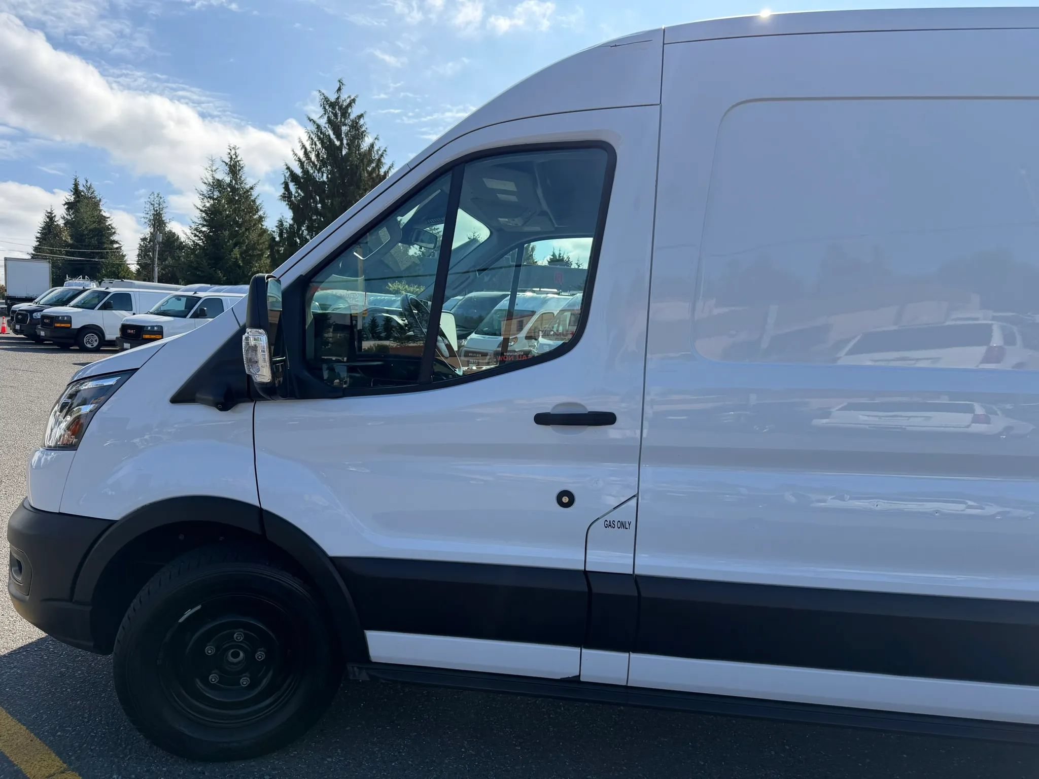 Used 2023 Ford Transit 250 Medium Roof w/ Exterior Upgrade Package RWD image 10