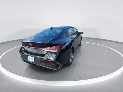 New 2026 Hyundai Elantra SE FWD image 8