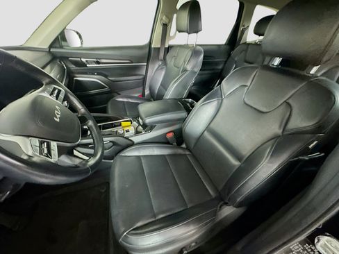 Used 2025 Kia Telluride S FWD image 13