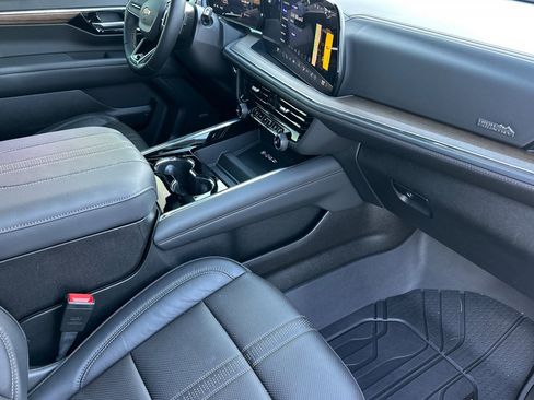 Certified 2025 Chevrolet Suburban High Country image 20