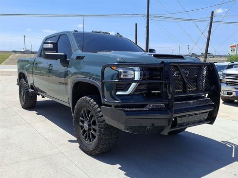Used 2025 Chevrolet Silverado 2500 LT w/ Trail Boss Package AWD/4WD image 4