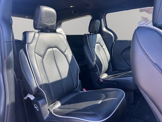 Used 2026 Chrysler Pacifica Limited FWD image 25
