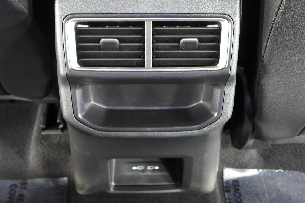 Used 2024 Volkswagen Atlas Cross Sport SE FWD image 23