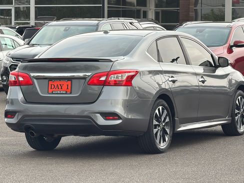 Used 2018 Nissan Sentra SR w/ Technology Package FWD image 5