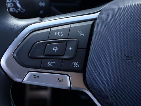 Certified 2023 Volkswagen Tiguan SE R-Line FWD image 23