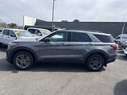 New 2026 Ford Explorer Active w/ Active Comfort Package image 2