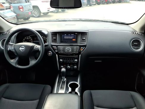 Used 2018 Nissan Pathfinder SV FWD image 14