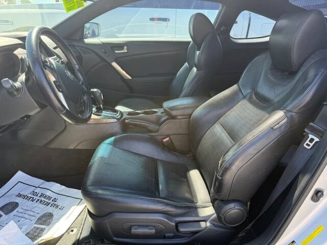 Used 2016 Hyundai Genesis Coupe 3.8 RWD image 11